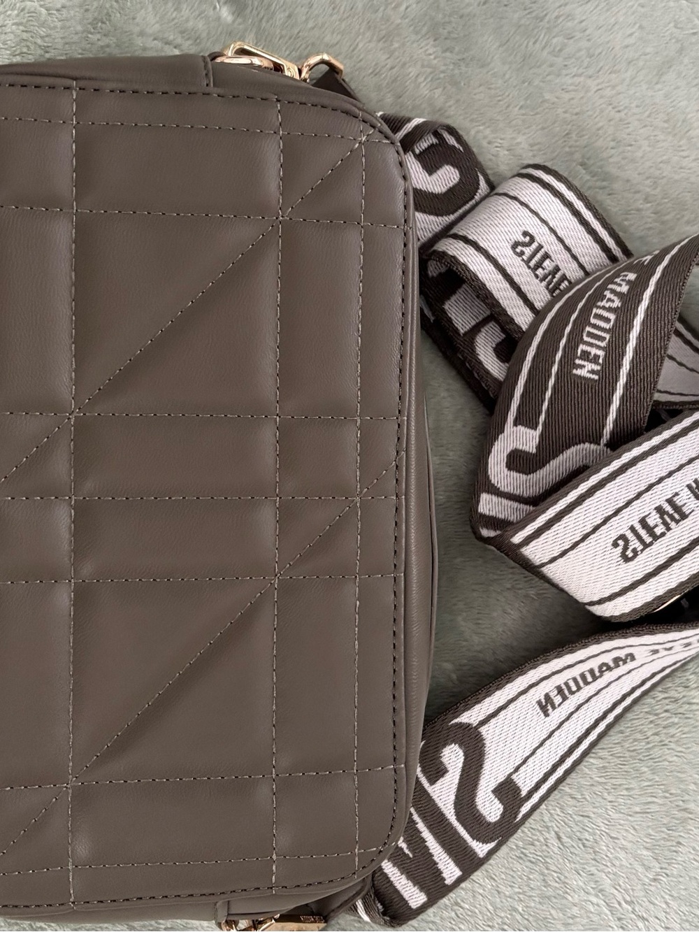 Steve Madden Quilted Crossbody Bag in Taupe with Gold Hardware - Picture 3 of 10